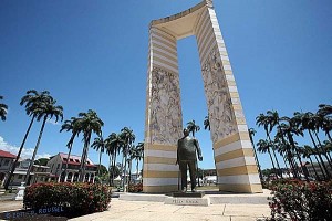 monument-Felix-Eboue-cayenne-tous-creoles